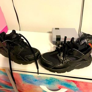 Huarache Nike Black Sneakers size 13c (kids)